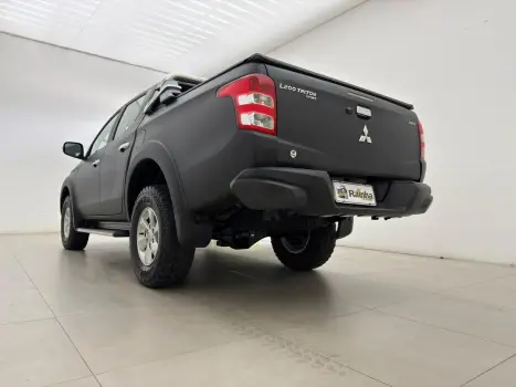 MITSUBISHI L 200 Triton 2.4 16V SPORT HPE TOP 4X4 CABINE DUPLA TURBO DIESEL AUTOMTICO, Foto 4