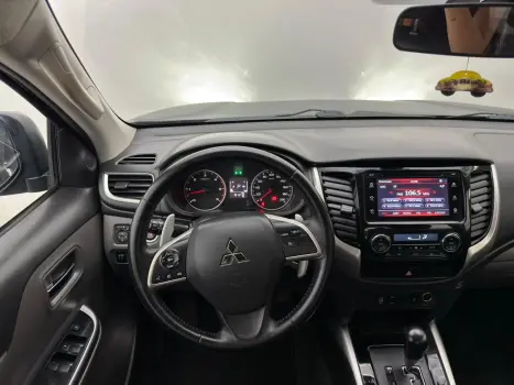 MITSUBISHI L 200 Triton 2.4 16V SPORT HPE TOP 4X4 CABINE DUPLA TURBO DIESEL AUTOMTICO, Foto 12