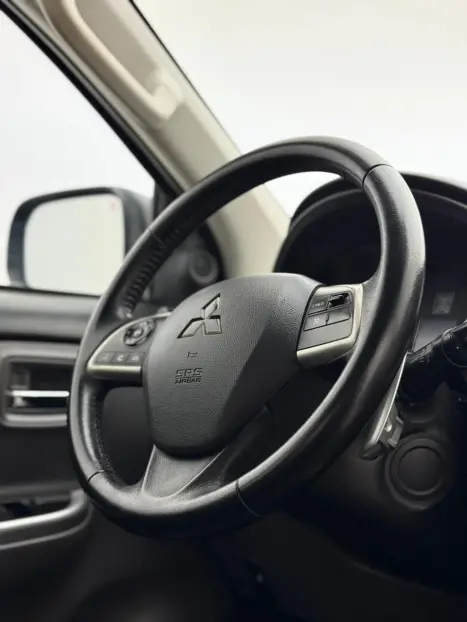 MITSUBISHI L 200 Triton 2.4 16V SPORT HPE TOP 4X4 CABINE DUPLA TURBO DIESEL AUTOMTICO, Foto 14