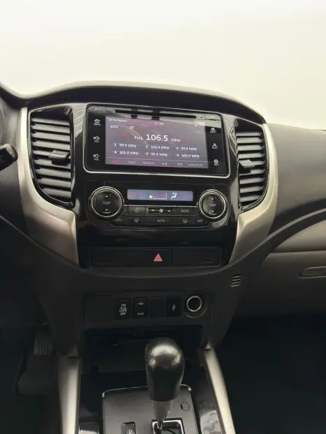 MITSUBISHI L 200 Triton 2.4 16V SPORT HPE TOP 4X4 CABINE DUPLA TURBO DIESEL AUTOMTICO, Foto 15