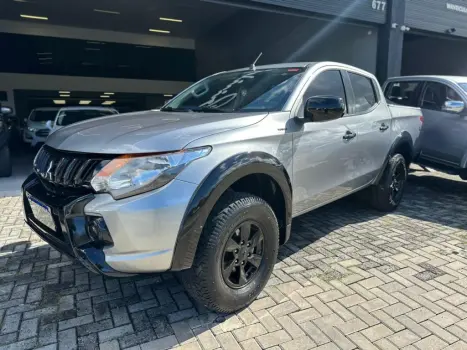 MITSUBISHI L 200 Triton 2.4 16V FLEX GLX 4X4 OUTDOOR CABINE DUPLA, Foto 2