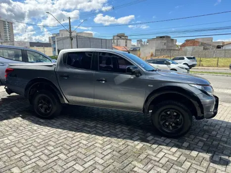 MITSUBISHI L 200 Triton 2.4 16V FLEX GLX 4X4 OUTDOOR CABINE DUPLA, Foto 4