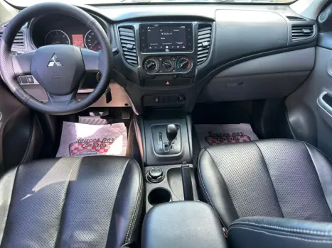 MITSUBISHI L 200 Triton 2.4 16V FLEX GLX 4X4 OUTDOOR CABINE DUPLA, Foto 6