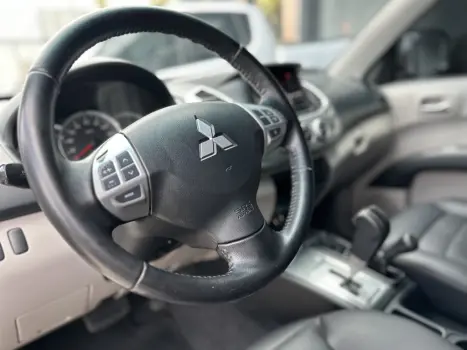 MITSUBISHI L 200 Triton 3.2 16V HPE 4X4 CABINE DUPLA TURBO DIESEL INTERCOOLER AUTOMTICO, Foto 3