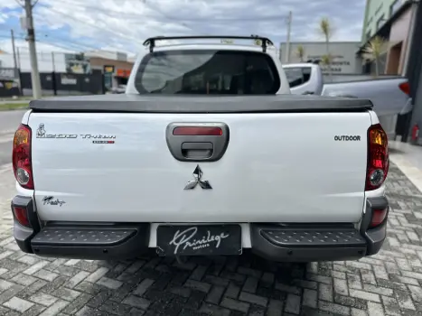 MITSUBISHI L 200 Triton 3.2 16V HPE 4X4 CABINE DUPLA TURBO DIESEL INTERCOOLER AUTOMTICO, Foto 4