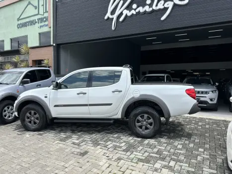 MITSUBISHI L 200 Triton 3.2 16V HPE 4X4 CABINE DUPLA TURBO DIESEL INTERCOOLER AUTOMTICO, Foto 10