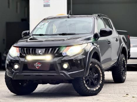 MITSUBISHI L 200 Triton 2.4 16V OUTDOOR HPE-S 4X4 CABINE DUPLA TURBO DIESEL AUTOM�TICO, Foto 2