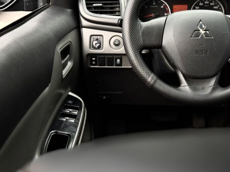 MITSUBISHI L 200 Triton 2.4 16V OUTDOOR HPE-S 4X4 CABINE DUPLA TURBO DIESEL AUTOM�TICO, Foto 5