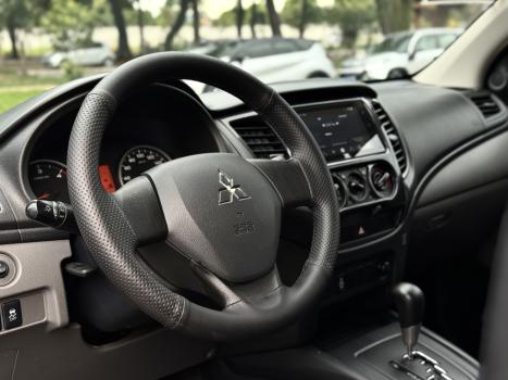 MITSUBISHI L 200 Triton 2.4 16V OUTDOOR HPE-S 4X4 CABINE DUPLA TURBO DIESEL AUTOM�TICO, Foto 6