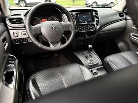 MITSUBISHI L 200 Triton 2.4 16V OUTDOOR HPE-S 4X4 CABINE DUPLA TURBO DIESEL AUTOM�TICO, Foto 12