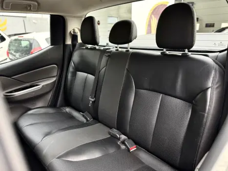MITSUBISHI L 200 Triton 2.4 16V OUTDOOR HPE-S 4X4 CABINE DUPLA TURBO DIESEL AUTOM�TICO, Foto 13