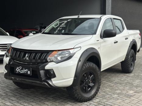 MITSUBISHI L 200 Triton 2.4 16V FLEX GLX 4X4 OUTDOOR CABINE DUPLA, Foto 2