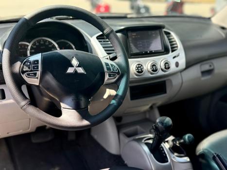 MITSUBISHI L 200 Triton 3.5 V6 HPE 4X4 FLEX CABINE DUPLA AUTOMÁTICO, Foto 3