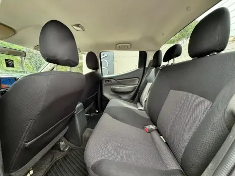 MITSUBISHI L 200 Triton 2.4 16V SPORT GLS CABINE DUPLA TURBO DIESEL, Foto 7