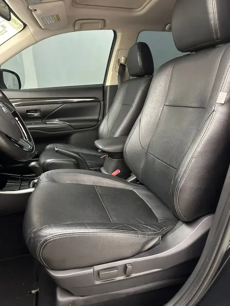 MITSUBISHI Outlander 2.0 16V 4P AUTOMÁTICO, Foto 4 MITSUBISHI Outlander 2.0 16V 4P AUTOMÁTICO, Foto 4