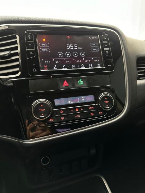 MITSUBISHI Outlander 2.0 16V 4P AUTOMÁTICO, Foto 10 MITSUBISHI Outlander 2.0 16V 4P AUTOMÁTICO, Foto 10
