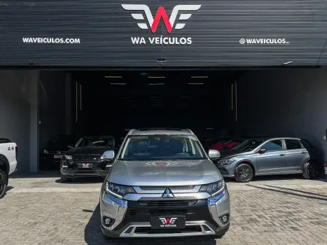 MITSUBISHI Outlander 3.0 V6 24V 4P 4X4 AUTOMÁTICO, Foto 9 MITSUBISHI Outlander 3.0 V6 24V 4P 4X4 AUTOMÁTICO, Foto 9