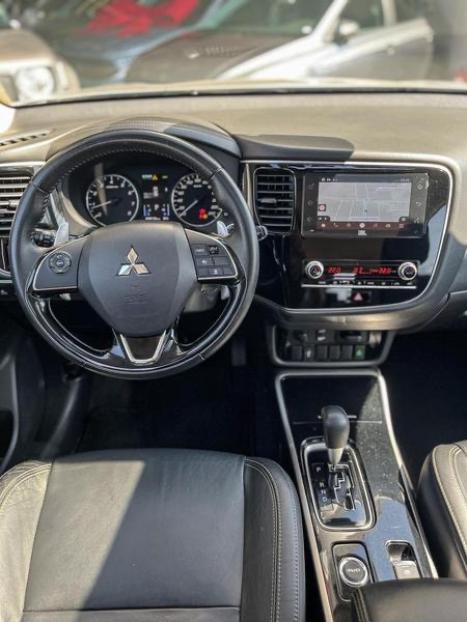 MITSUBISHI Outlander 3.0 V6 24V 4P 4X4 AUTOM�TICO, Foto 2