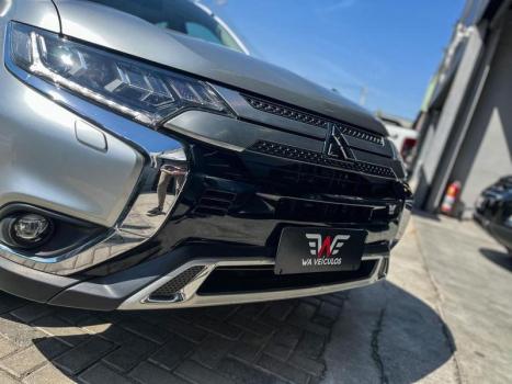 MITSUBISHI Outlander 3.0 V6 24V 4P 4X4 AUTOM�TICO, Foto 3