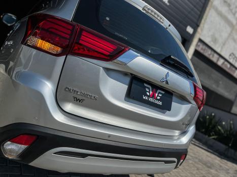 MITSUBISHI Outlander 3.0 V6 24V 4P 4X4 AUTOM�TICO, Foto 5