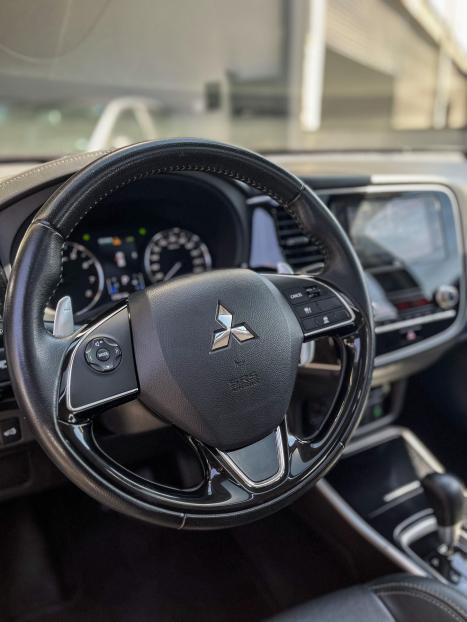 MITSUBISHI Outlander 3.0 V6 24V 4P 4X4 AUTOM�TICO, Foto 8