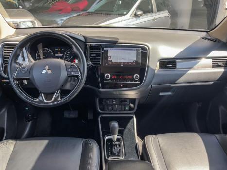 MITSUBISHI Outlander 3.0 V6 24V 4P 4X4 AUTOM�TICO, Foto 11