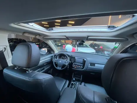 MITSUBISHI Outlander 3.0 V6 24V 4P 4X4 AUTOM�TICO, Foto 13