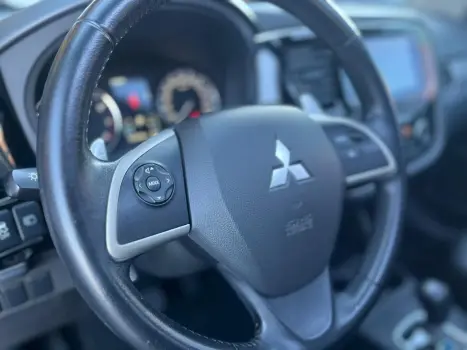 MITSUBISHI Outlander 3.0 V6 24V 4P 4X4 AUTOM�TICO, Foto 15