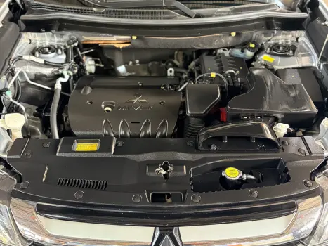 MITSUBISHI Outlander 2.0 16V 4P AUTOM�TICO, Foto 12