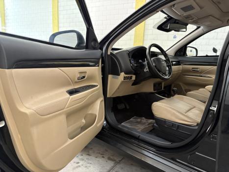 MITSUBISHI Outlander 2.2 16V 4P 4X4 DIESEL 7 LUGARES AUTOM�TICO, Foto 2