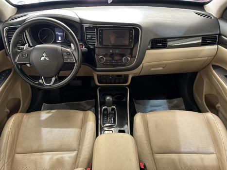 MITSUBISHI Outlander 2.2 16V 4P 4X4 DIESEL 7 LUGARES AUTOM�TICO, Foto 3