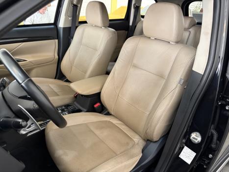 MITSUBISHI Outlander 2.2 16V 4P 4X4 DIESEL 7 LUGARES AUTOM�TICO, Foto 5
