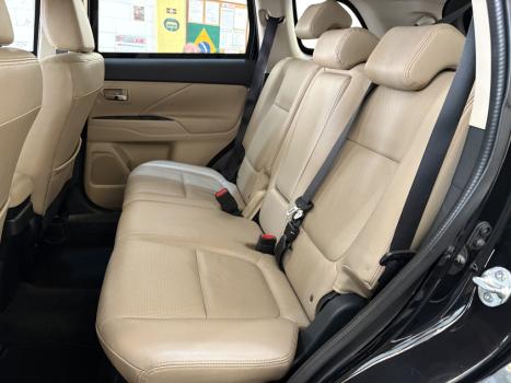 MITSUBISHI Outlander 2.2 16V 4P 4X4 DIESEL 7 LUGARES AUTOM�TICO, Foto 6