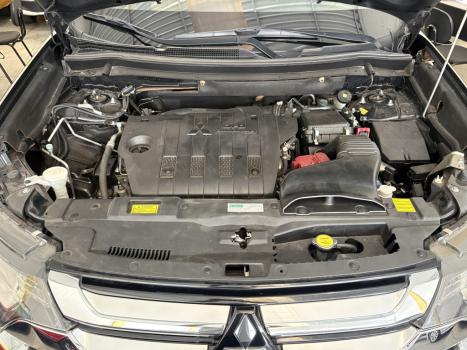 MITSUBISHI Outlander 2.2 16V 4P 4X4 DIESEL 7 LUGARES AUTOM�TICO, Foto 9