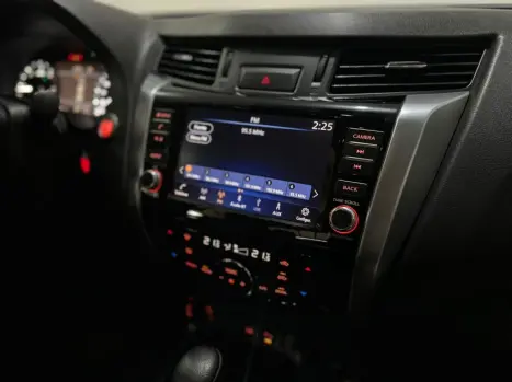 NISSAN Frontier 2.3 16V XE 4X4 CABINE DUPLA BI-TURBO DIESEL AUTOM�TICO, Foto 8