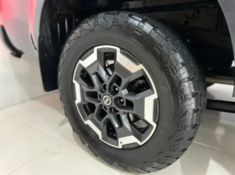 NISSAN Frontier 2.3 16V XE 4X4 CABINE DUPLA BI-TURBO DIESEL AUTOM�TICO, Foto 13