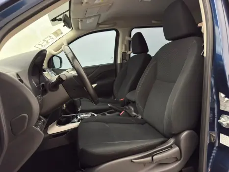 NISSAN Frontier 2.3 ATTACK CABINE DUPLA 4X4 BI-TURBO DIESEL AUTOM�TICO, Foto 10