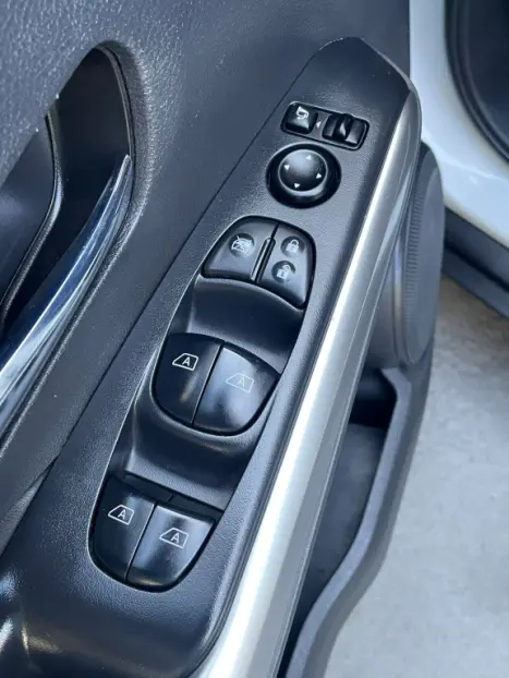 NISSAN Kicks 1.6 16V 4P FLEXSTART EXCLUSIVE XTRONIC AUTOM�TICO CVT, Foto 9