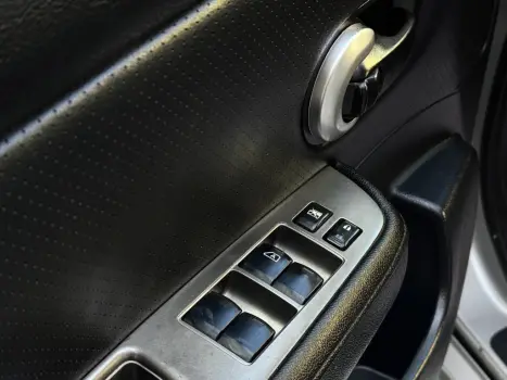 NISSAN Tiida Hatch 1.8 16V SL 4P, Foto 5