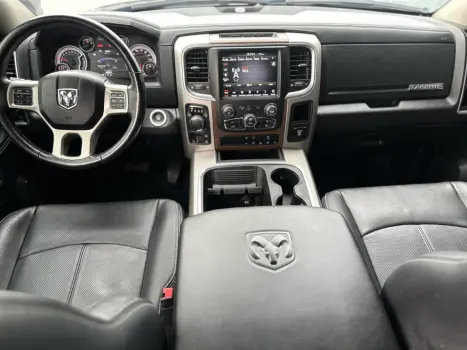 RAM Classic 5.7 V8 32V 4P HEMI LARAMIE AUTOMÁTICO, Foto 6 RAM Classic 5.7 V8 32V 4P HEMI LARAMIE AUTOMÁTICO, Foto 6