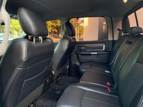 RAM Classic 5.7 V8 32V 4P HEMI LARAMIE AUTOM�TICO, Foto 7