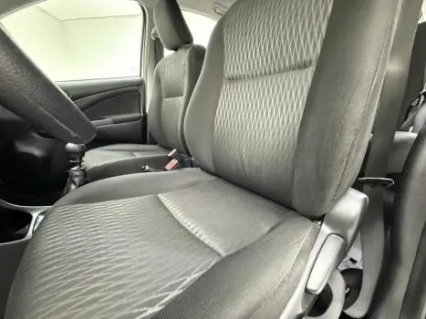 TOYOTA Etios Hatch 1.3 16V 4P FLEX X, Foto 8