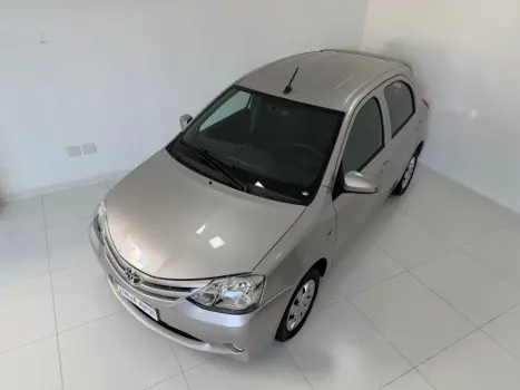 TOYOTA Etios Hatch 1.3 16V 4P FLEX X, Foto 3