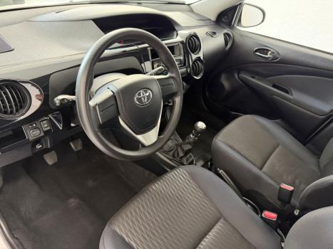TOYOTA Etios Hatch 1.3 16V 4P FLEX X, Foto 6