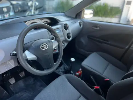 TOYOTA Etios Hatch 1.5 16V 4P FLEX L, Foto 4