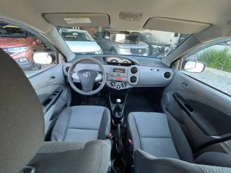 TOYOTA Etios Hatch 1.5 16V 4P FLEX L, Foto 6