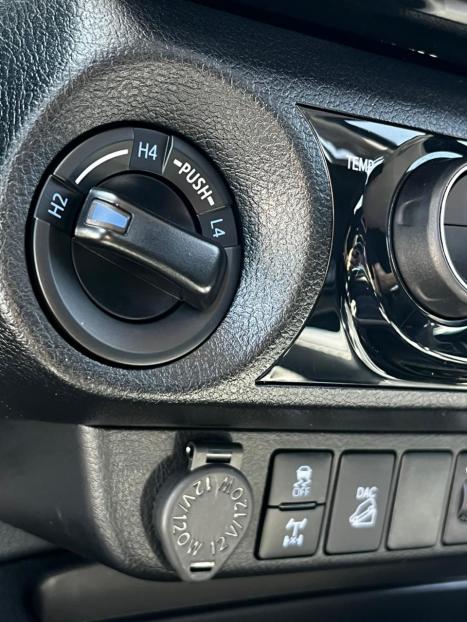 TOYOTA Hilux Caminhonete 2.8 16V SRX 4X4 TURBO DIESEL CABINE DUPLA AUTOMTICO, Foto 6