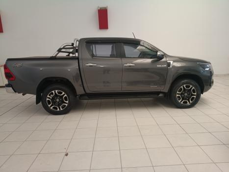 TOYOTA Hilux Caminhonete 2.8 16V SRX 4X4 TURBO DIESEL CABINE DUPLA AUTOM�TICO, Foto 3