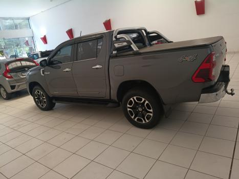 TOYOTA Hilux Caminhonete 2.8 16V SRX 4X4 TURBO DIESEL CABINE DUPLA AUTOM�TICO, Foto 16