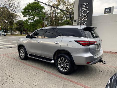 TOYOTA Hilux Caminhonete 2.8 16V 4P SRX DIESEL CABINE DUPLA, Foto 4